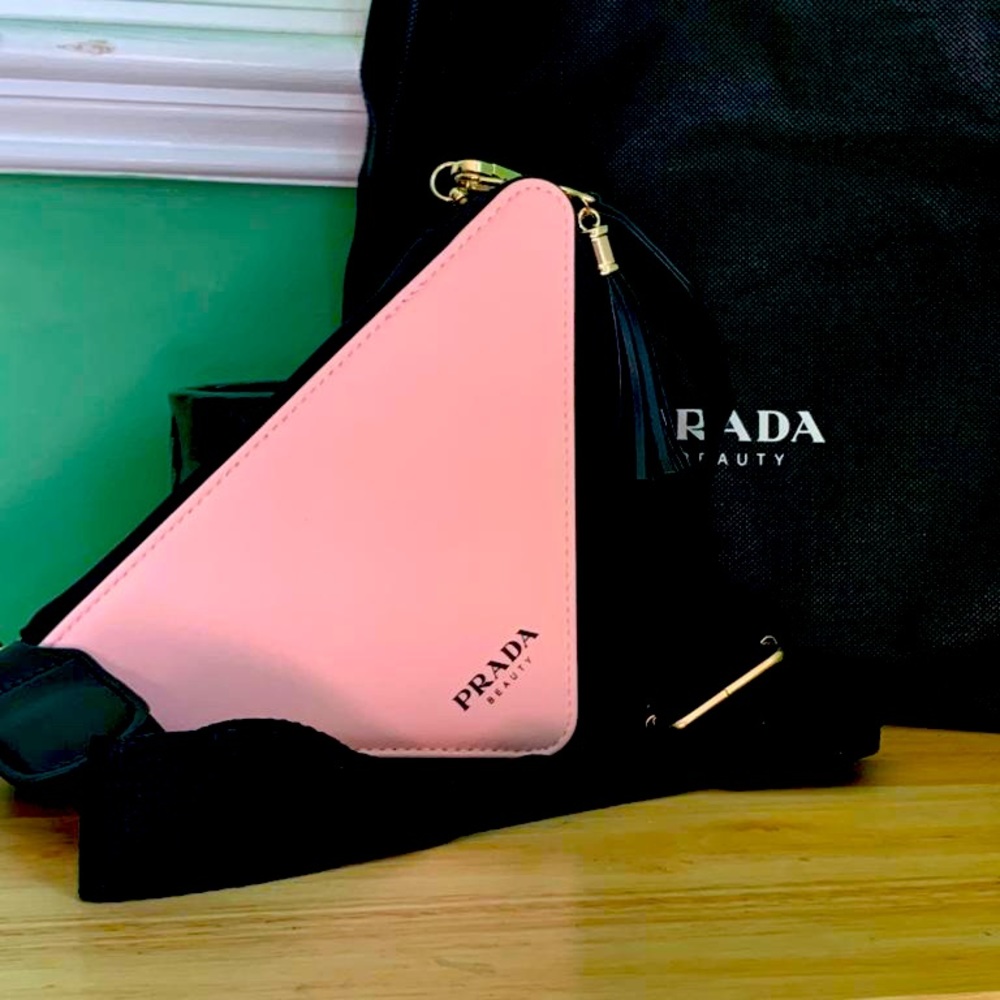 Prada - Picture 3 of 7